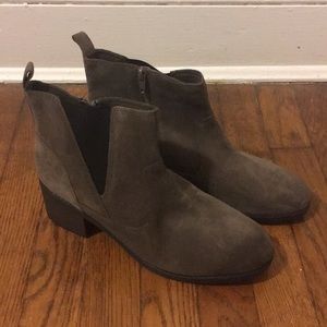 Clarks Nevella brown boots size 9.5